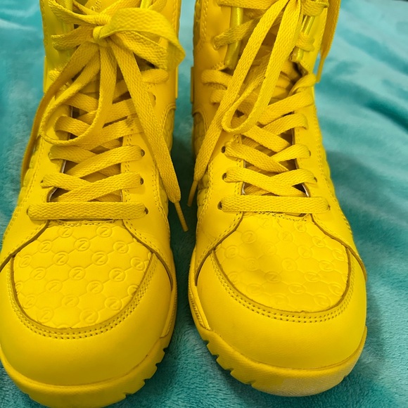 Pre loved ZUMBA BOSS ENERGY Sneakers in Yellow Women’s size 7 - Picture 2 of 8